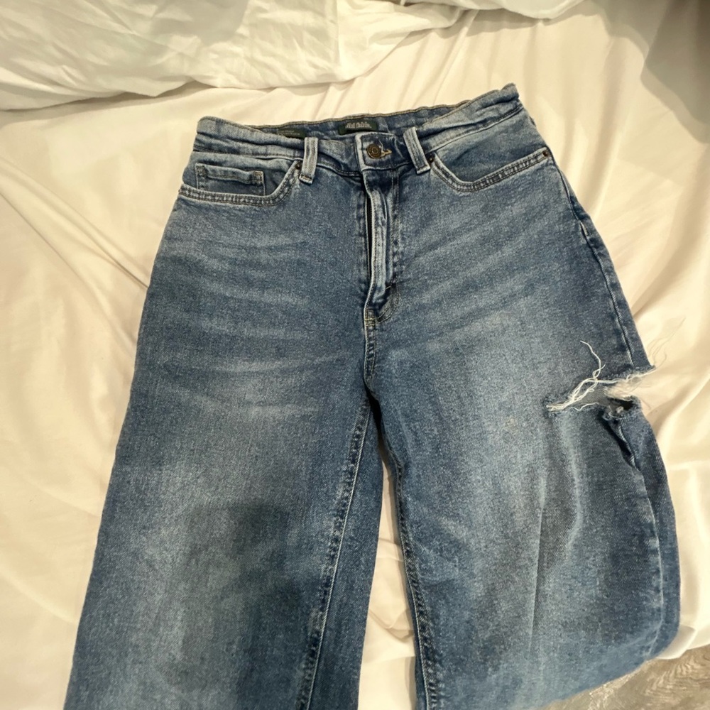 Cute jeans with slit